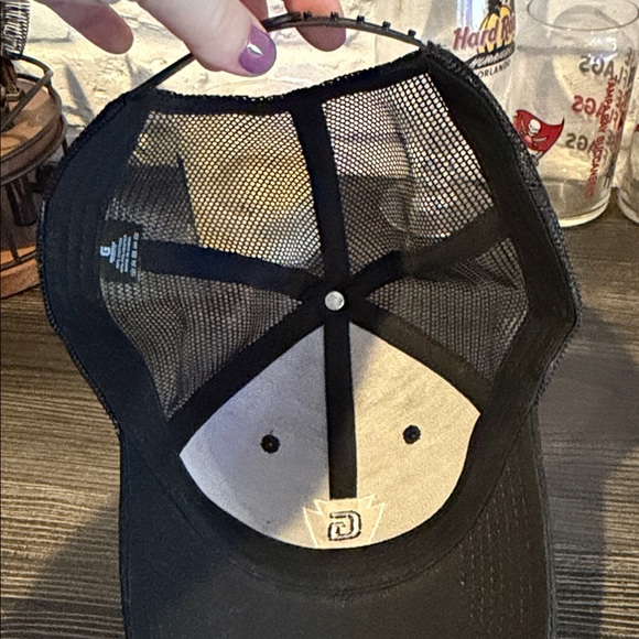 Black Mesh Hat - Picture 3 of 4